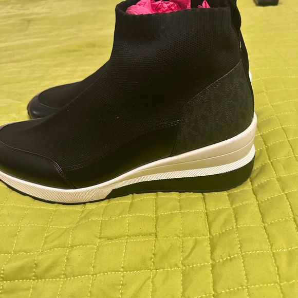 MK  Ankle Boots - Picture 5 of 7